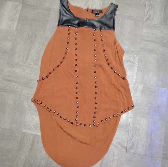 Studded sleeveless top - Picture 12 of 13